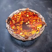 Декоративная тарелка из янтаря — фотография 1