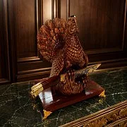 Дамасский нож «Глухарь» на подставке — фотография 1