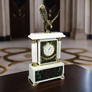 Каминные часы «Орёл» из серафинита и мрамора — фотография 1